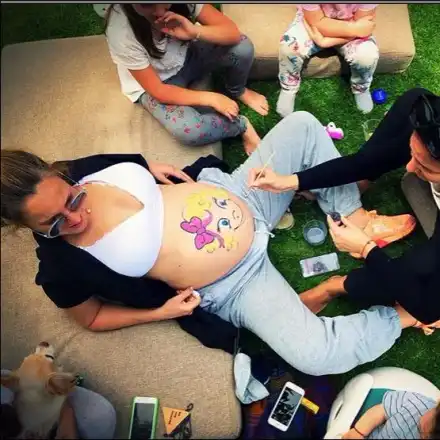 Алекс Раева роди момиче