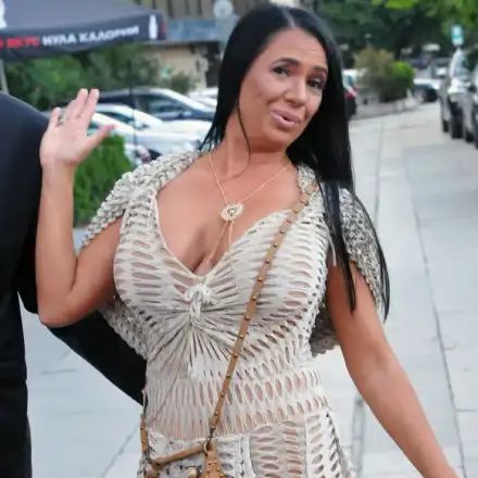 Анита Мейзер се крие при любовник