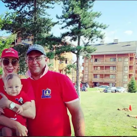 Антония Петрова не се разделя с бебето