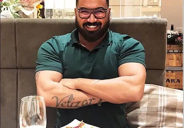 Азис отслабва с мръвки