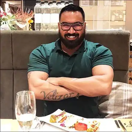 Азис отслабва с мръвки