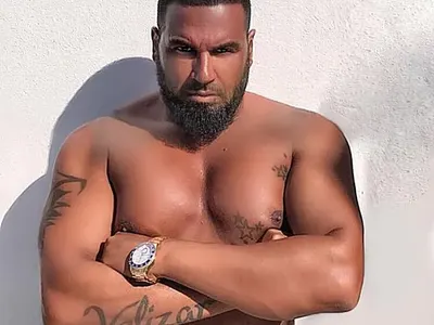 Азис с часовник за 60 бона (Снимки)