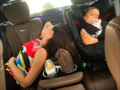 Бебето на Преслава я приспива и без биберон