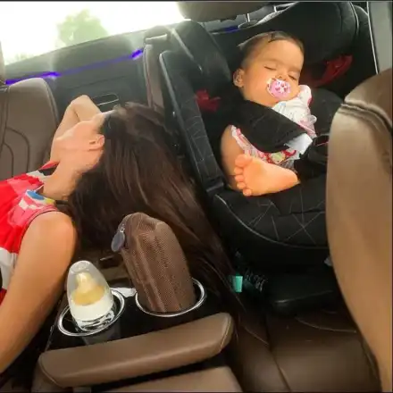 Бебето на Преслава я приспива и без биберон