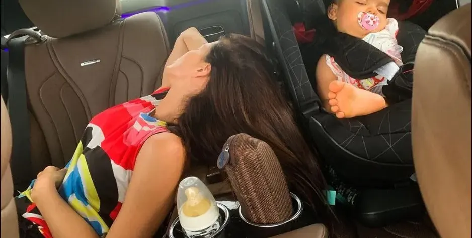 Бебето на Преслава я приспива и без биберон