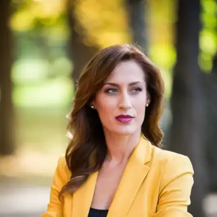 Биляна Гавазова бременна? (Водещата заряза диетите, похапва като за двама)