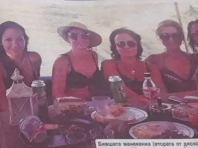 Бившата на Доган ваканцува на яхта с приятелки! Красивата Алтен и дружките й заложиха на хляб, месо и бира