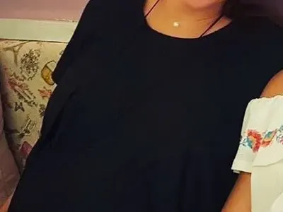 Бременната Алекс Раева не излиза от къщи