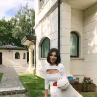 Бременната МЕГЗ избира детска градина (СНИМКИ)