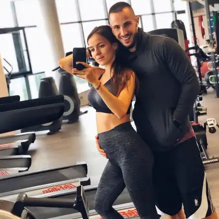 Бременната Теа Минкова със страх от басейни