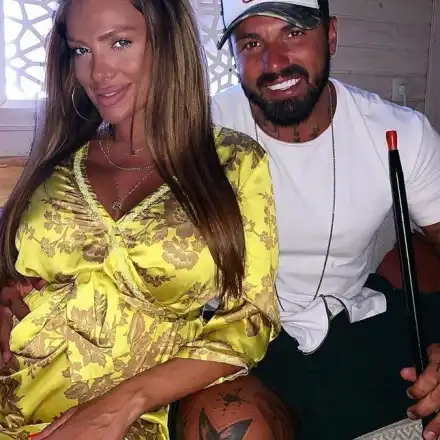 Бременната Златка гледа децата на Благо