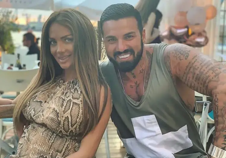 Бременната Златка заприлича на мулатка! Пържи се на слънце, пуши и не й пука, че може да навреди на бебето