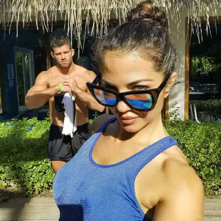 Цирк! Райна и гаджето й скъсаха с шумен скандал (Намесва се и полицията - Всичко за сеира)