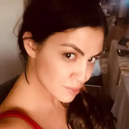 Деси Цонева избира мебели за новия дом