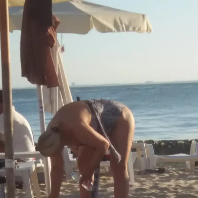 Деси Слава шокира феновете си с телеса от плажа (ПАПАРАШКИ СНИМКИ)