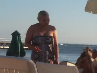 Деси Слава шокира феновете си с телеса от плажа (ПАПАРАШКИ СНИМКИ)