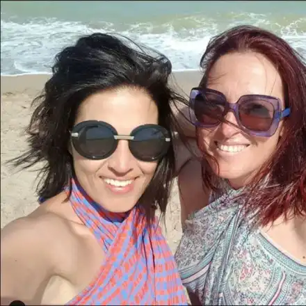 Деси Стоянова и Ани Цолова с рошаво селфи от плажа