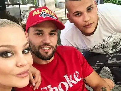 ДесиСлава иронично: Ошишкала съм се и пак мечтая за десерт! +Вижте как Благой я защити за излишните килограми