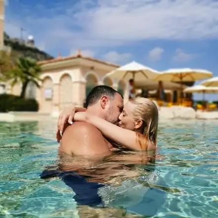 Емилия спира да пее!