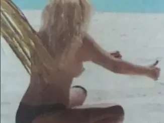 Ето я 52-годишната Гала по монокини! Ексклузивни снимки!