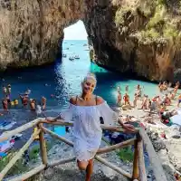 Ева Веселинова празнува рожден ден в Италия