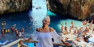 Ева Веселинова празнува рожден ден в Италия