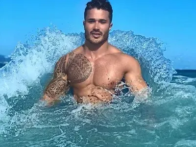 Фолкаджиите избраха родното Черноморие! Чалгарките пускат бомби и фолософски мисли в мрежата