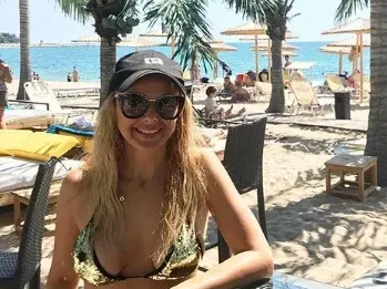 Фолкаджиите избраха родното Черноморие! Чалгарките пускат бомби и фолософски мисли в мрежата