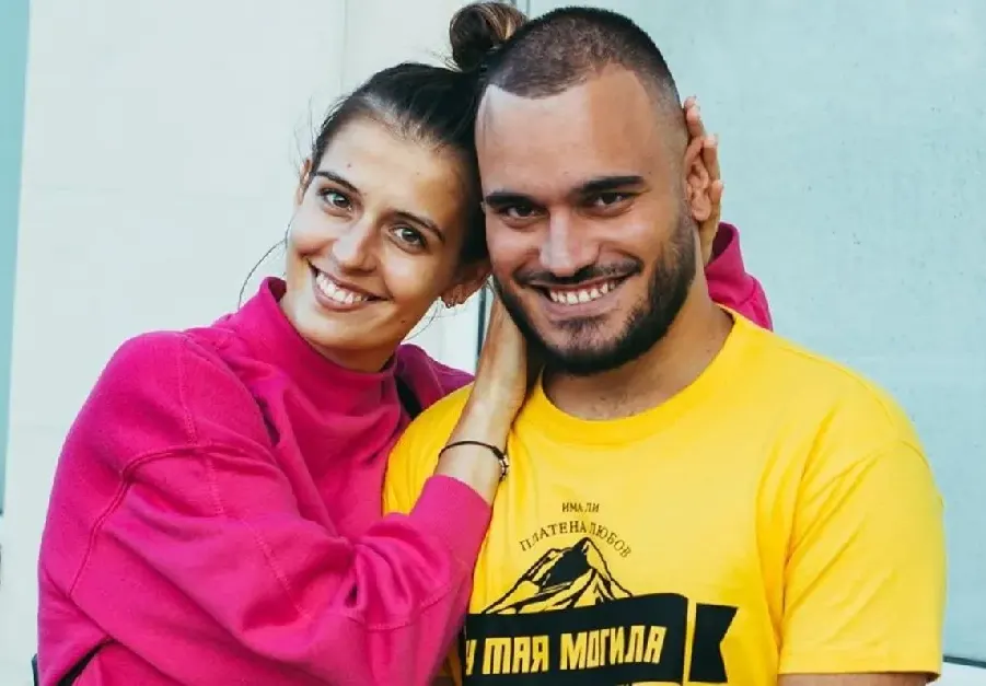 Гаджето на Лъчо от „СкандаУ“ го притиска за брак (Вижте в галерията как му \"намекна\")
