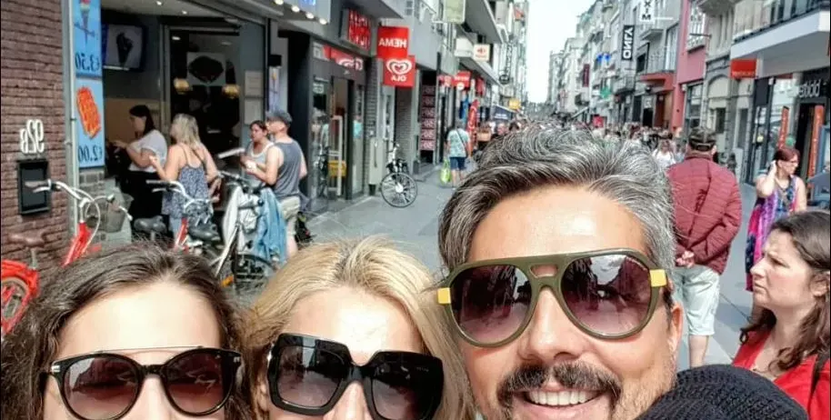 Гала кръстосва из Европа