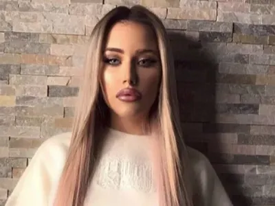 Гери-Никол вдигна луд скандал в мол (Певицата плаши с уволнения служители на бързо хранене)