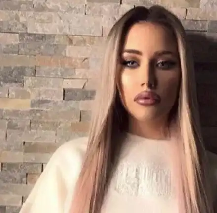 Гери-Никол вдигна луд скандал в мол (Певицата плаши с уволнения служители на бързо хранене)