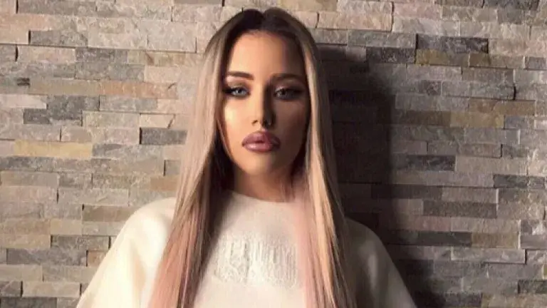 Гери-Никол вдигна луд скандал в мол (Певицата плаши с уволнения служители на бързо хранене)