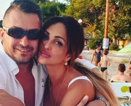 Глория награби новия, двамата се отдадоха на страстни ласки в морето (ФОТО)