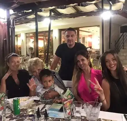 Глория по семейно, без гаджето