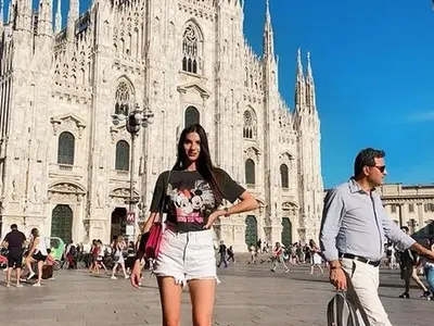 ГОРЕЩО: Депутатска съпруга лъсна по прашки в Дубровник (Снимки)