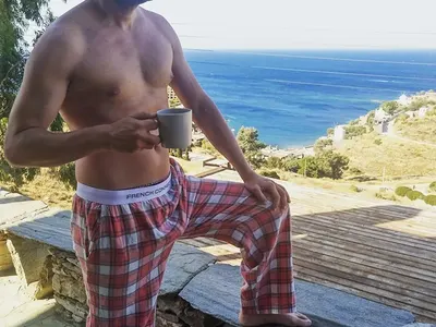 Хазарта стегнат по пижама