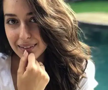 И дъщерята на Гала се пусна по монокини (Горещо фото в галерията)