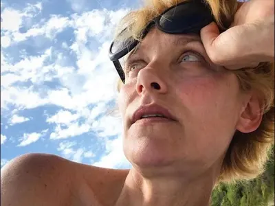 И Койна Русева свали горнището