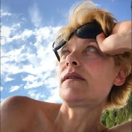 И Койна Русева свали горнището