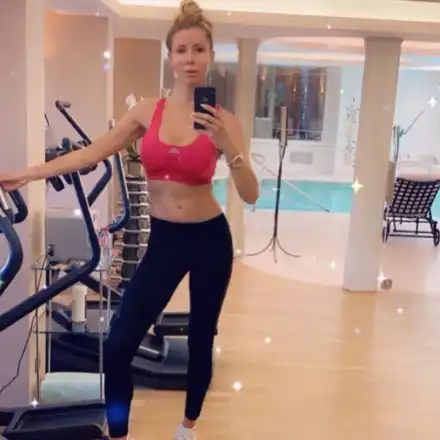 Ирен Онтева без грим, но в топ форма