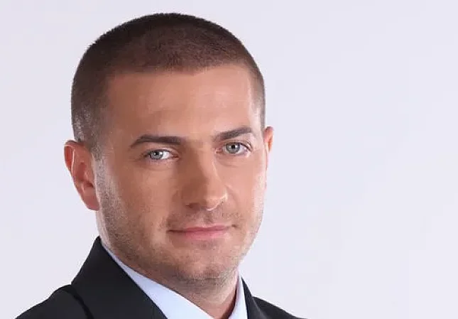 Иван Тодоров зарязал семейството си заради знойна брюнетка (Скандалният хакерски шеф плаща тлъста издръжка на бившата си)