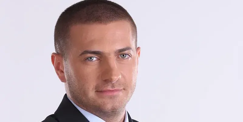 Иван Тодоров зарязал семейството си заради знойна брюнетка (Скандалният хакерски шеф плаща тлъста издръжка на бившата си)