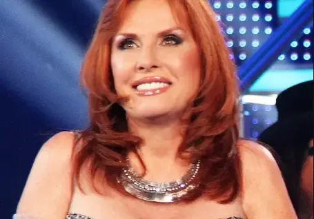 Изненада! Кичка Бодурова осинови дете