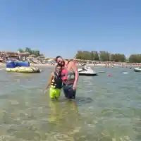 Жени и Тачо правят спойка край морето