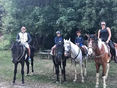 Живко яхна кон с щерката на Боби