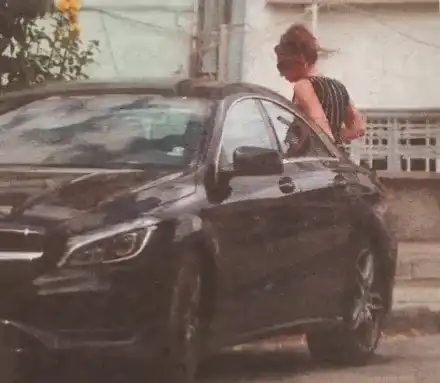 Кой купи тази кола на Деси Тенекеджиева?