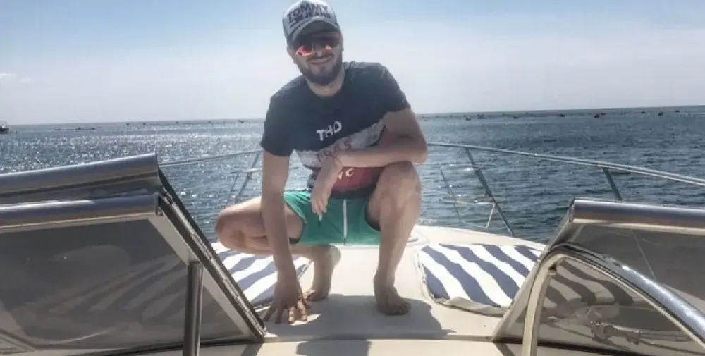 Криско купи яхта на Цвети