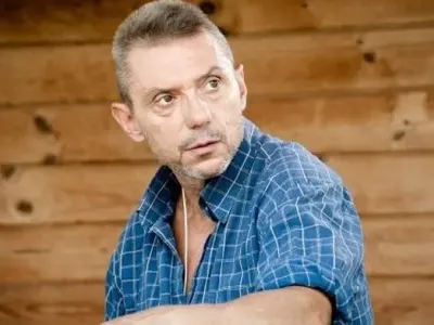 Крум Савов летува като по соца – 14 дни на Слънчака