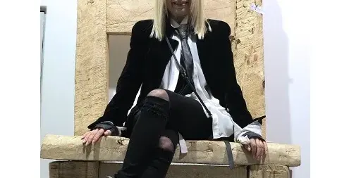 Лили обзавежда новия апартамент с мебели от Лондон и Белгия! Не искала ретро стил, а само модерни неща